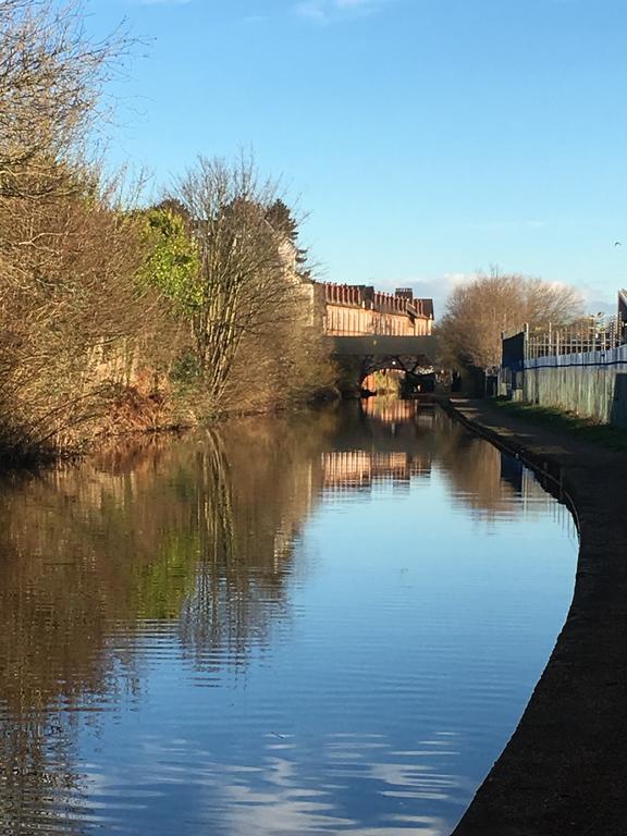 Canal View Homestay Coventry Exterior photo